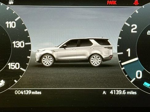 Used 2024 Land Rover Discovery Dynamic SE AWD/4WD image 11