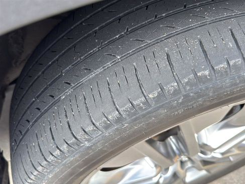 Used 2021 Toyota RAV4 XLE Premium image 18