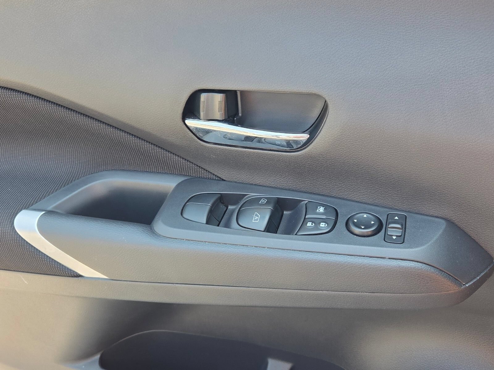 Used 2024 Nissan Kicks SV FWD image 29