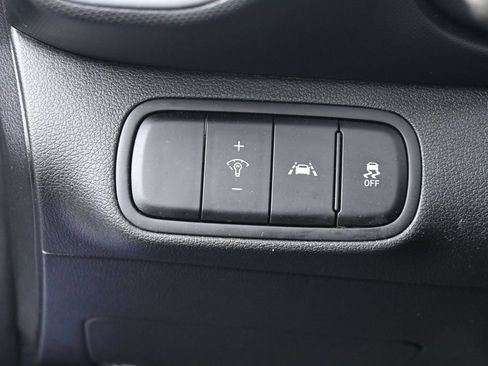 Used 2022 Hyundai Venue SEL FWD image 15