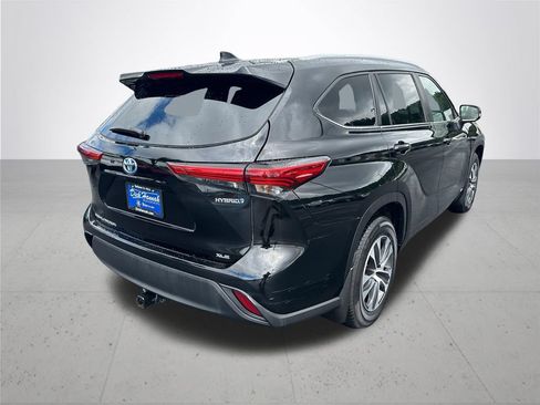 Used 2023 Toyota Highlander XLE AWD/4WD image 7