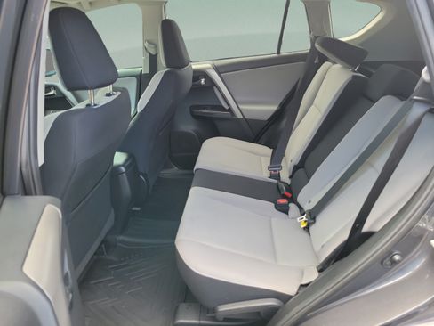 Used 2018 Toyota RAV4 Adventure FWD image 9