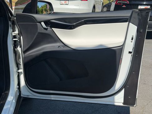 Used 2018 Tesla Model X 100D image 38