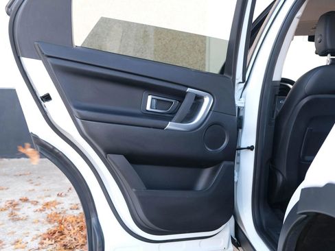 Used 2019 Land Rover Discovery Sport SE image 20