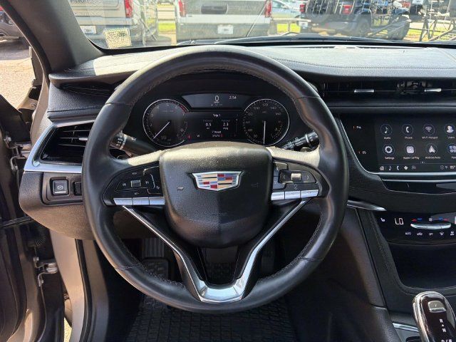 Used 2023 Cadillac XT6 Luxury w/ LPO, Floor Liner Package FWD image 28