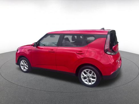Used 2025 Kia Soul LX w/ LX Technology Package FWD image 9