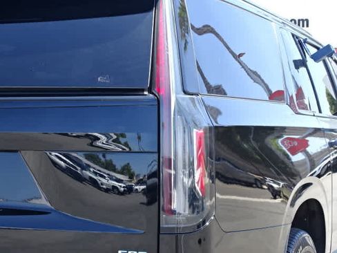 Used 2022 Cadillac Escalade ESV Sport AWD/4WD image 12