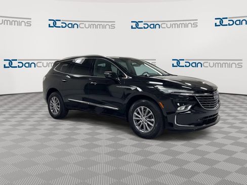 Used 2023 Buick Enclave Essence FWD image 2
