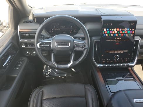 Used 2025 GMC Yukon Denali RWD image 17