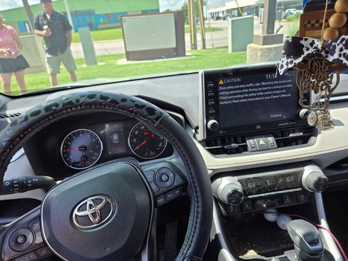 Used 2022 Toyota RAV4 XLE Premium AWD/4WD image 11