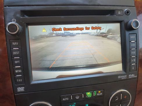 Used 2012 Chevrolet Suburban LTZ RWD image 21