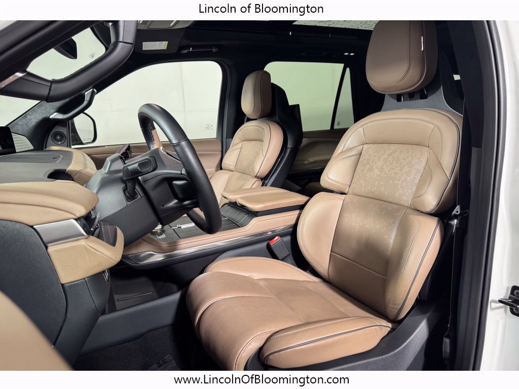 New 2025 Lincoln Navigator L Black Label AWD/4WD image 17