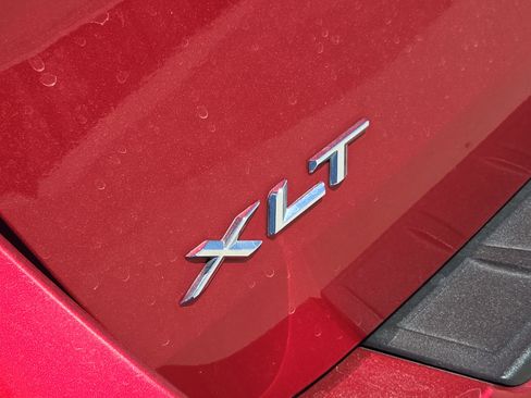 Used 2022 Ford Explorer XLT w/ Equipment Group 202A image 11