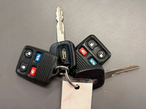 Used 2002 Ford Thunderbird RWD image 28