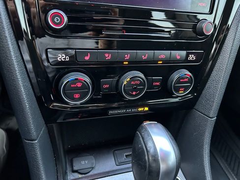 Used 2022 Volkswagen Passat 2.0T SE image 27