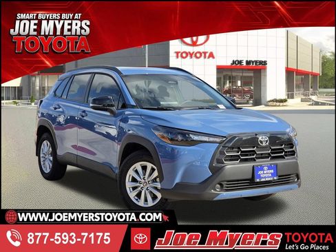 Used 2026 Toyota Corolla Cross LE FWD image 1