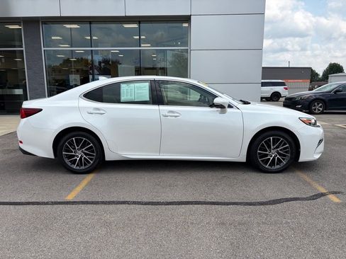 Used 2016 Lexus ES 350 w/ Premium Package w/Wood Trim FWD image 36