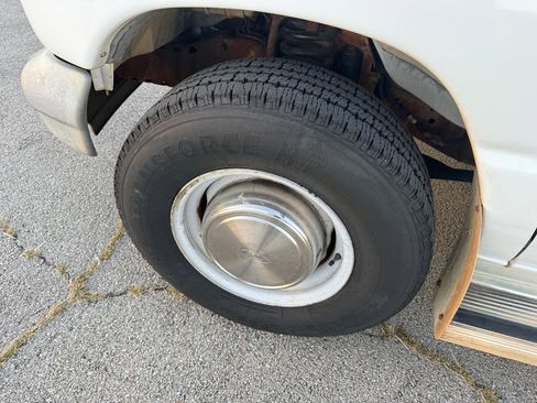 Used 1998 Ford E-350 and Econoline 350 Club Wagon RWD image 9