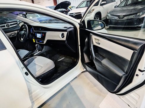 Used 2018 Toyota Corolla LE FWD image 26