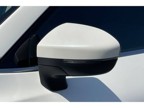 Used 2022 Nissan Pathfinder SV FWD image 13