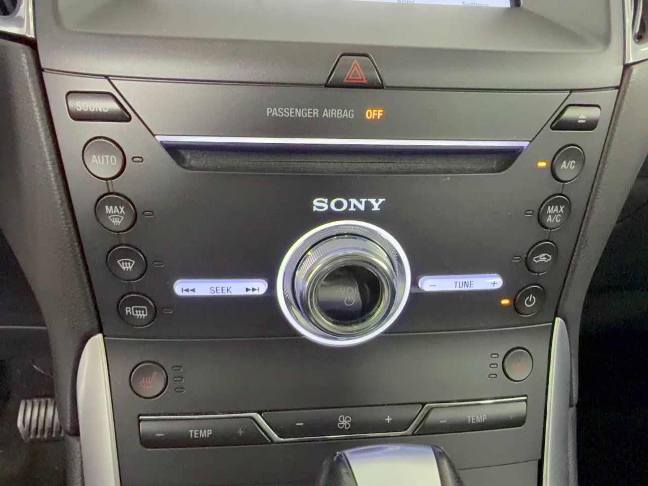 Used 2018 Ford Edge Titanium FWD image 22