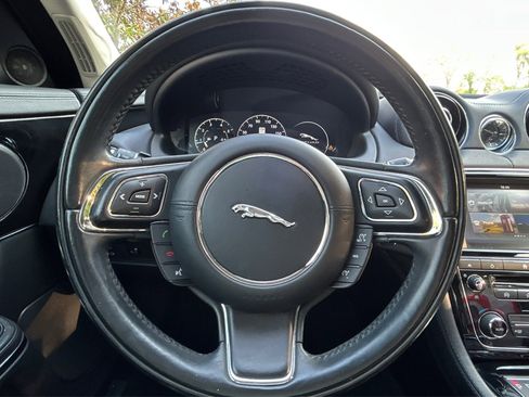 Used 2016 Jaguar XJ R-Sport image 27
