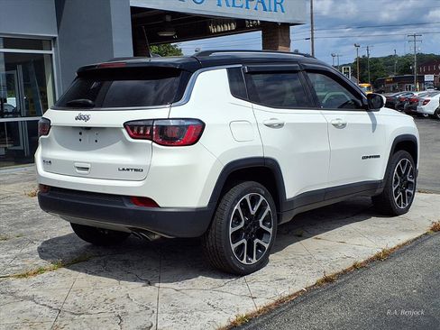 Used 2018 Jeep Compass Limited w/ Navigation Group AWD/4WD image 3