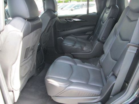 Used 2020 Cadillac Escalade Platinum AWD/4WD image 11