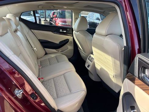 Used 2018 Nissan Maxima Platinum image 13