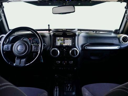 Used 2014 Jeep Wrangler Unlimited Sahara w/ Connectivity Group AWD/4WD image 29