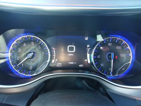 Used 2024 Chrysler Pacifica Limited w/ S Appearance Package image 25