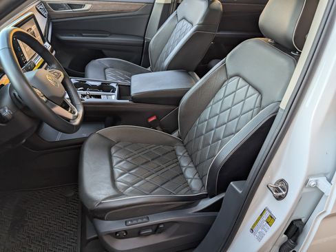 Used 2024 Volkswagen Atlas SEL Premium R-Line image 17