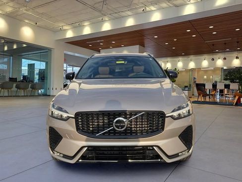 Certified 2024 Volvo XC60 B5 Plus AWD/4WD image 6