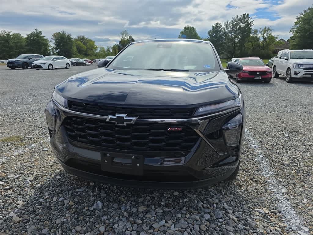 Used 2024 Chevrolet Trax RS w/ Sunroof Package FWD image 4