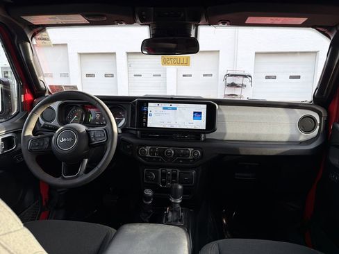 Used 2024 Jeep Wrangler Unlimited w/ Convenience Group image 19