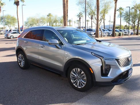 Used 2024 Cadillac XT4 Premium Luxury image 7