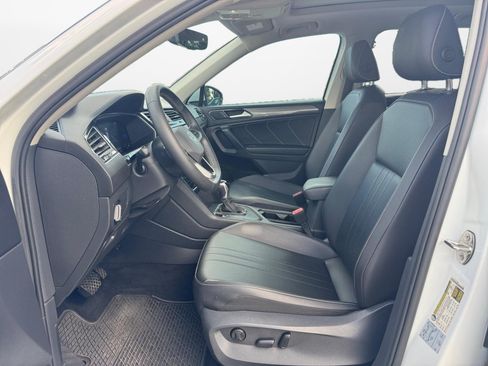 Used 2022 Volkswagen Tiguan SE FWD image 9