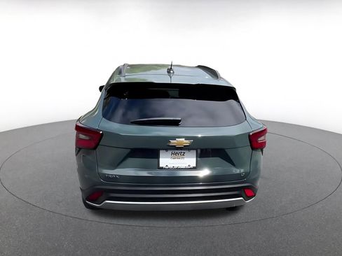 Used 2025 Chevrolet Trax LT FWD image 12