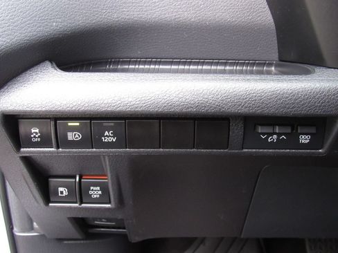 Certified 2024 Toyota Sienna XLE Woodland Edition AWD/4WD image 41