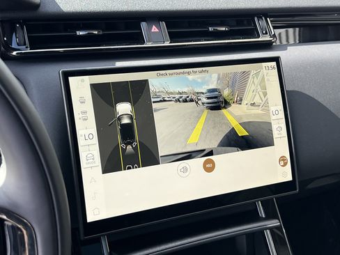 New 2025 Land Rover Range Rover Velar Dynamic SE image 21