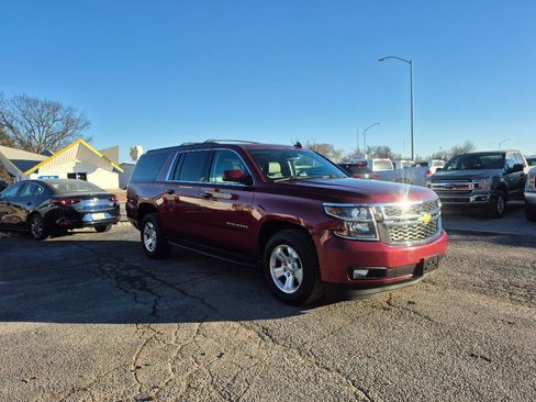 Used 2017 Chevrolet Suburban LT image 8