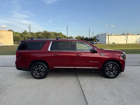 Used 2022 GMC Yukon XL Denali AWD/4WD image 5