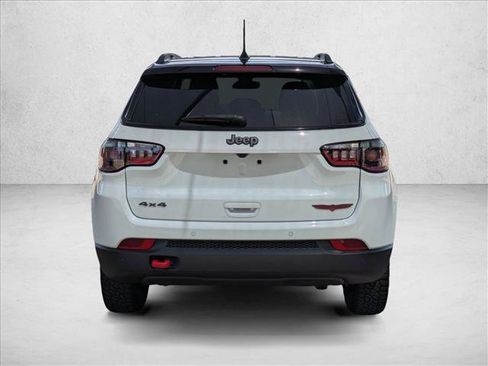Used 2025 Jeep Compass Trailhawk AWD/4WD image 6
