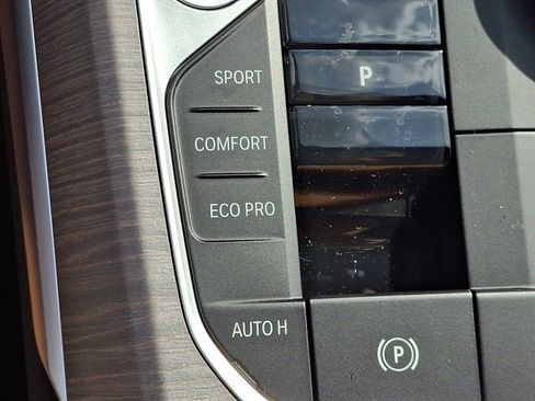New 2026 BMW 330i xDrive Sedan w/ Premium Package AWD/4WD image 18