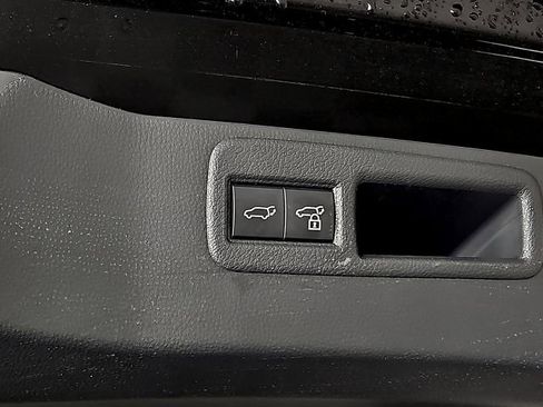 Used 2024 Toyota Venza XLE image 31