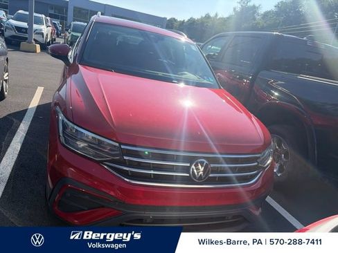 Certified 2023 Volkswagen Tiguan SE w/ Panoramic Sunroof Package AWD/4WD image 5