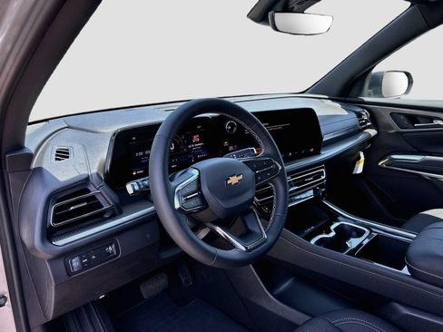 Used 2026 Chevrolet Traverse LT w/ Driver Confidence Package FWD image 10