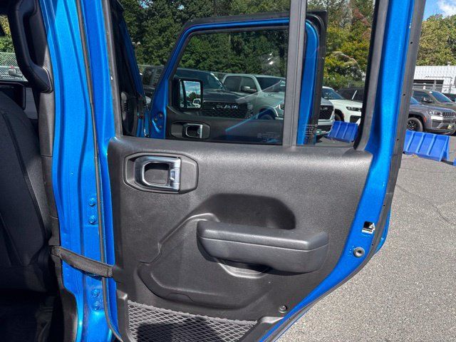 Used 2024 Jeep Wrangler Unlimited w/ Convenience Group AWD/4WD image 27