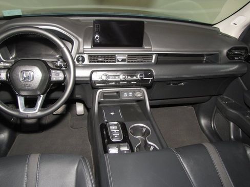 Certified 2025 Honda Pilot Touring image 14