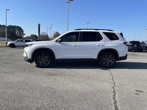 Used 2025 Honda Pilot Sport image 4